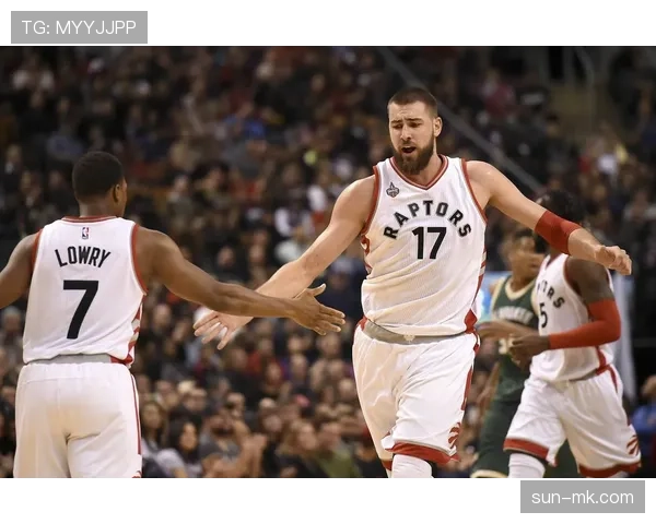 埃迪·琼斯利用无球跑动提升进攻效率，显著拉开球队得分空间