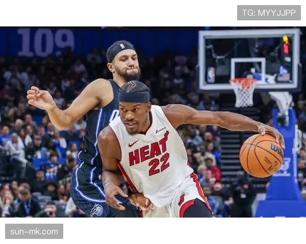 巴特勒关键时刻突破带动热火拉开比分差距