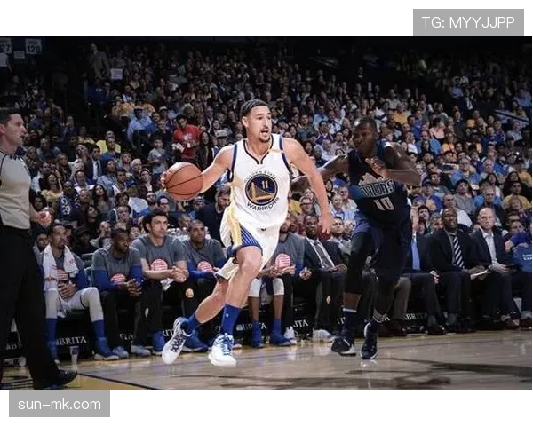 汤普森靠无球跑位与挡拆，稳定拉开空间提升外线效率