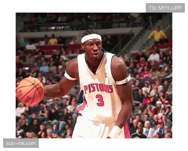 本·华莱士防守端关键盖帽拉开内线差距提升球队防守稳定性